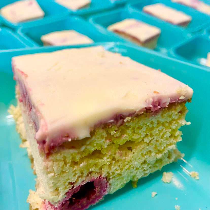 White chocolate,raspberry & coconut sponge -
