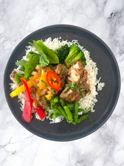 Caribische Jerk Chicken met Rijst en Ananas Salsa