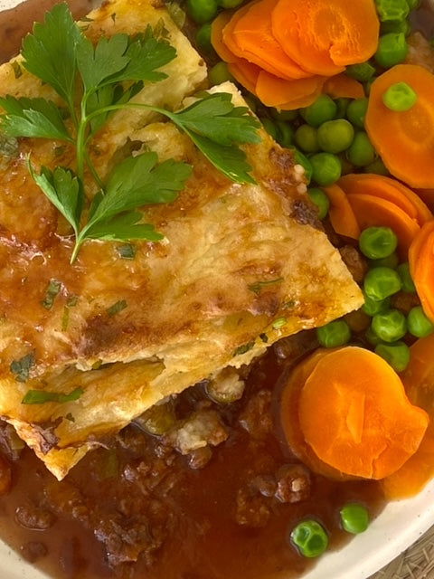 Cottage Pie with Creamy Mash and Garden Peas - Dindins