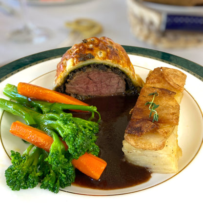 Voor 2 personen - Beef Wellington met Dauphinoise Aardappelen, Geroosterde Wortelen en Broccoli