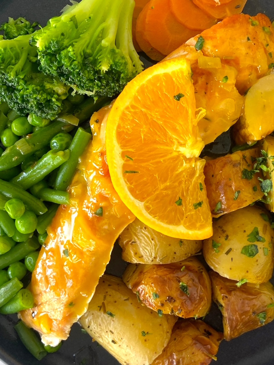 Zalm met Sinaasappelsaus en Knapperige Krieltjes