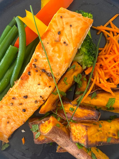 Salmón, batata y verduras mixtas