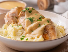 Pollo en salsa de vino blanco con puré de papas